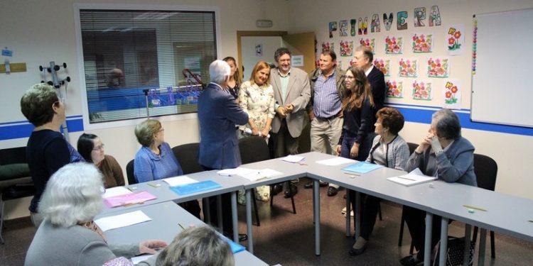 Silva reclama a Goberno e Xunta máis axudas para coidar ás persoas con Alzhéimer