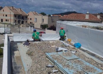 Nigrán impermeabiliza a cuberta da Escola Infantil Municipal ‘A Galiña Azul’
