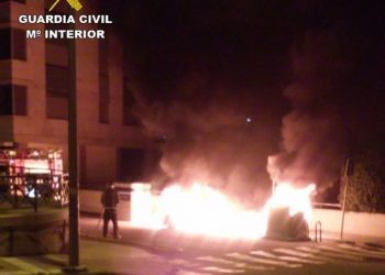 Detenido un joven de 18 años por quemar contenedores en Baiona
