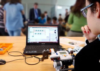 Campamentos en Vigo y Nigrán para aprender a construir drones y manejar impresoras 3D