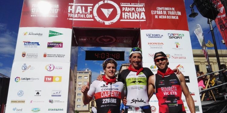 O tudense Gustavo Rodríguez arrasa no Campionato de España de media distancia