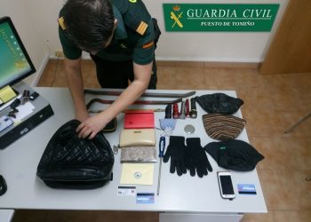 Detenido en Tomiño por el robo de un bolso en el interior de un vehículo