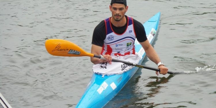 Nueve palistas del Kayak Tudense buscan su billete internacional en Asturias