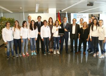 Las campeonas del Mecalia Guardés celebran su título liguero en la Xunta de Galicia