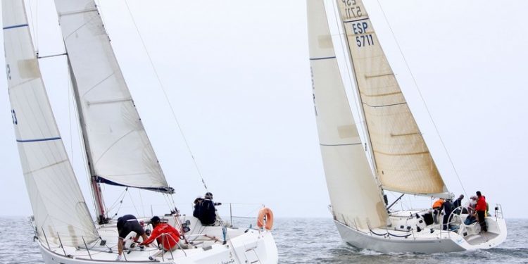 «Arroutado» y Siradella» luchan por el triunfo en la Regata Ramiro Carregal Rey