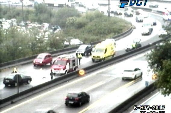 Arde un vehículo en Mos tras un accidente en la autovía