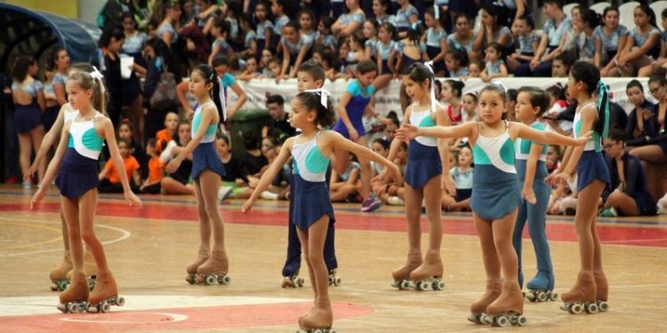 El XX Día del Patín llenó As Travesas