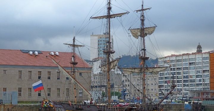 Visitas en Vigo a la réplica de la fragata del zar Pedro I el Grande