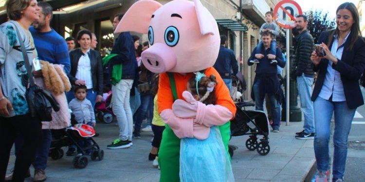 Ducias de asistentes, galego e un porquiño agarimoso