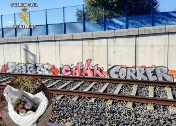 La Guardia Civil sorprende a tres jóvenes haciendo un grafiti en el túnel del AVE en Portas