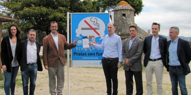 Baiona recibe o galardón como primeiro municipio español con praias sen fume