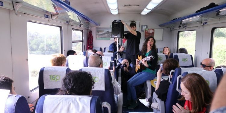 O tren Vigo-Porto promove as Rías Baixas con música en directo e gastronomía