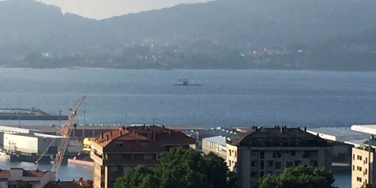 Un «Nautilus» emerge en la Ría de Vigo
