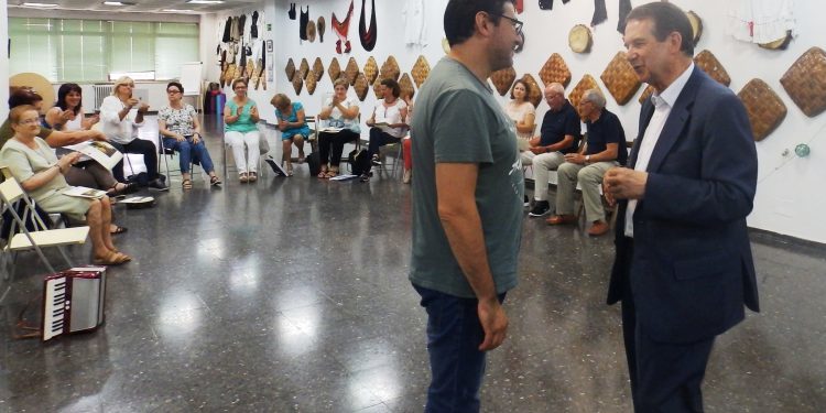 A Escola Municipal de Danza entrega os seus diplomas de canto popular
