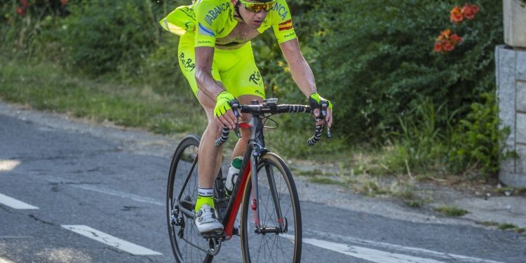 Willem Jakobus, del Club Ciclista Rías Baixas, gana la Vuelta a Segovia