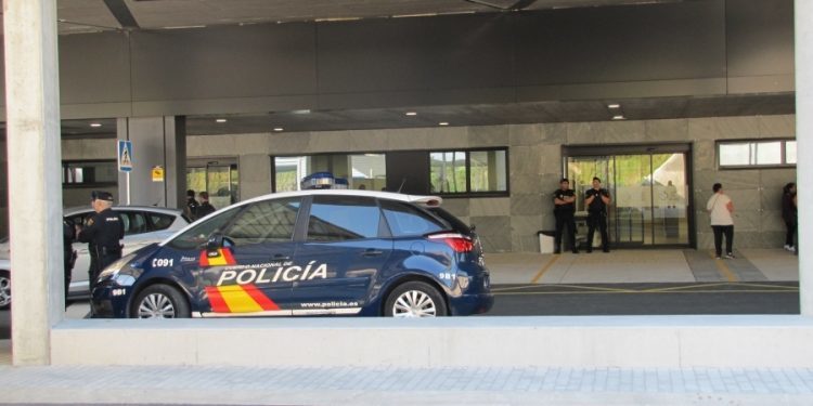 Detenido por causar daños en las Urgencias del Cunqueiro y amenazar a los trabajadores