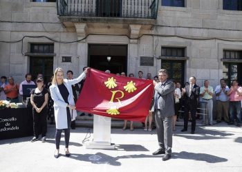 Redondela recibe o seu escudo e bandeira oficial