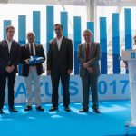 El presidente del MRCYB tras recibir la bandera azul del club Rosana Calvo