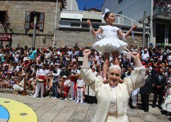 Penlas, burras y espadas bajo el calor de Redondela