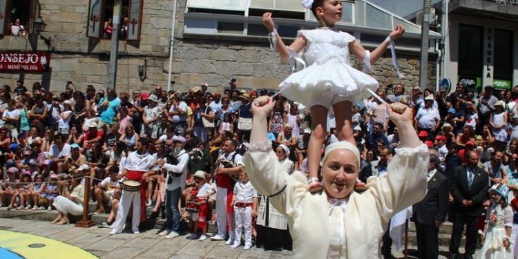 Penlas, burras y espadas bajo el calor de Redondela