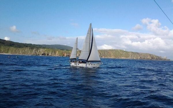 O veleiro Laion de Cogami inicia a tempada de verán na Mariña Lucense