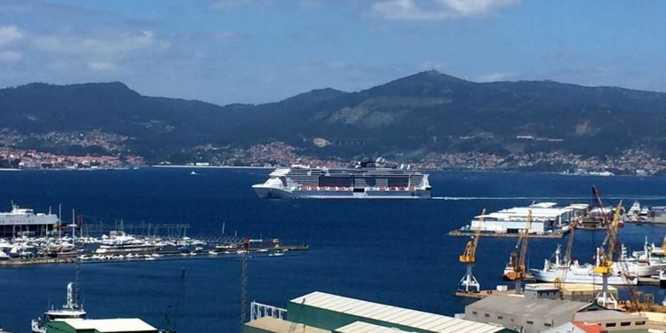 El coloso «MSC Meraviglia» se estrena en la Ría de Vigo