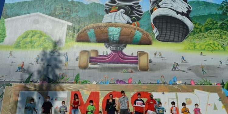 A cara máis artística dos mosenses máis novos decora o Multiusos das Pozas