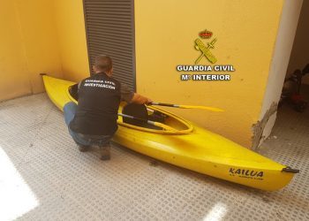 Detienen a dos hermanos acusados de entrar en una casa de A Guarda y robar una piragua