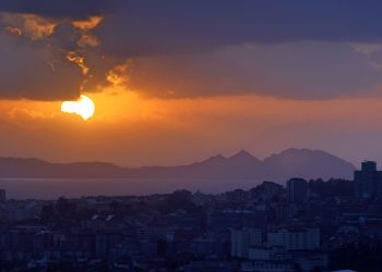 Violines y música de Bach para la primera puesta de sol del verano en Vigo