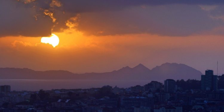 Violines y música de Bach para la primera puesta de sol del verano en Vigo