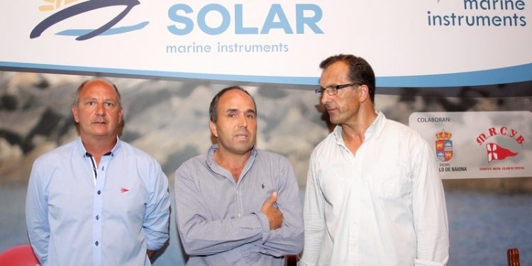 Veinte embarcaciones impulsadas con energía solar compiten en Baiona