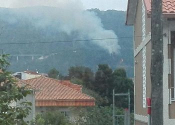 Incendio forestal junto al Corredor do Morrazo