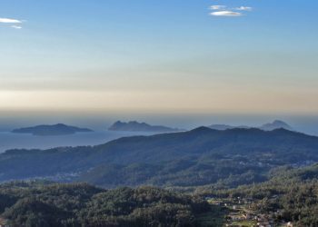 El «ma-ra-vi-llo-so» mensaje de un piloto sobre Vigo y sus «islas de los Dioses»