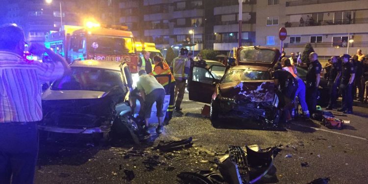 Aparatoso accidente en la calle Venezuela al circular un coche en dirección contraria