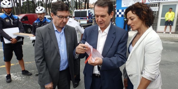 Más de 2.500 pulseras identificativas para los niños en las playas de Vigo