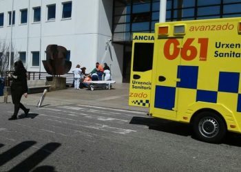 Dos operarios heridos al caerse de una grúa en O Porriño