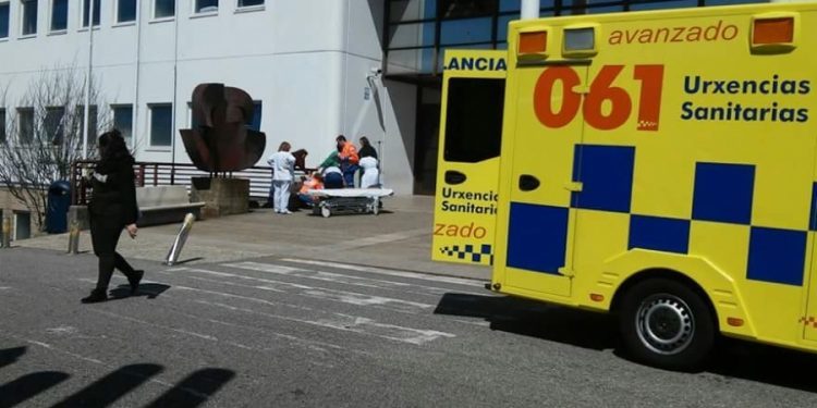 Dos operarios heridos al caerse de una grúa en O Porriño