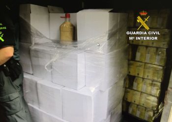 La Guardia Civil se incauta en O Morrazo de una partida de licor de orujo clandestino
