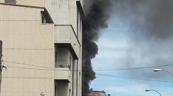 Desalojadas 70 viviendas en Salvaterra por un incendio