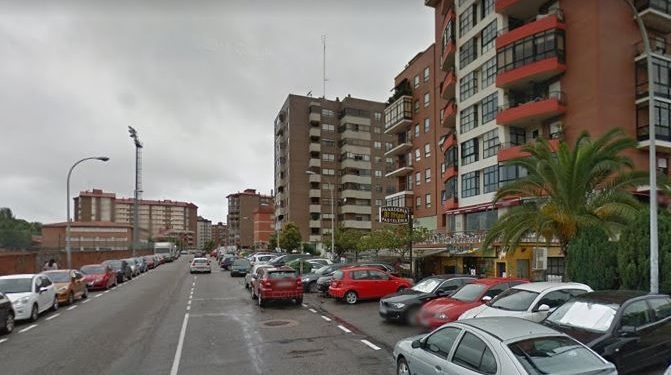 Trasladado un hombre por inhalación de humo al incendiarse un piso en Vigo