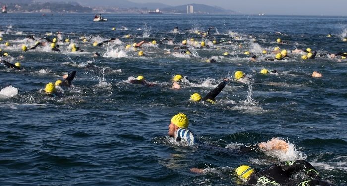 Sesenta años separan a la nadadora más joven del más veterano