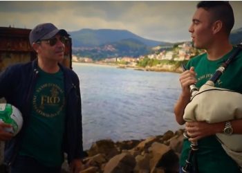 Iago Aspas cambia el balón por la gaita