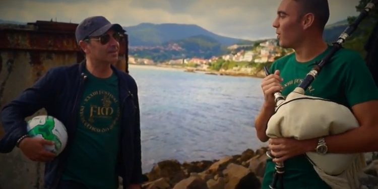 Iago Aspas cambia el balón por la gaita