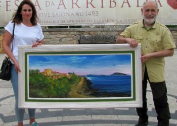 Un pintor vigués doa varias obras da súa colección a Baiona