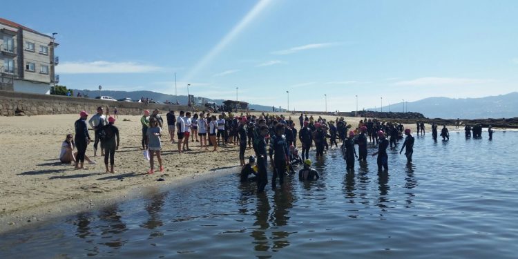 Davila y Goyanes se imponen en la Travesía a Nado de la Ría