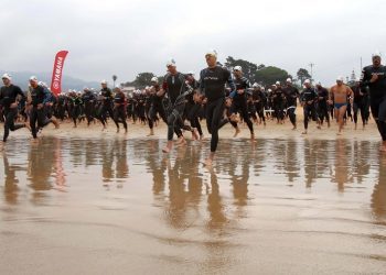 Ribeiro y Mezquita ganan la travesía a nado Costa Serena