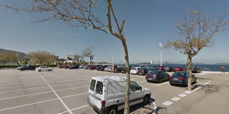 Un grupo de menores de edad agrede a otros tres chicos en Samil para robarles sus teléfonos móviles