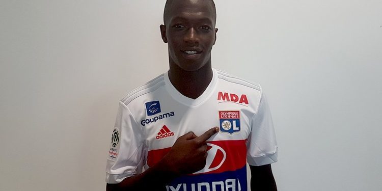 El Celta y el Lyon hacen oficial el traspaso de Pape