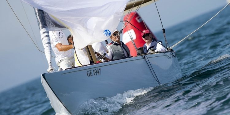 El monarca, hace ahora un año navegando en Baiona. / Foto: Miguel Riopa