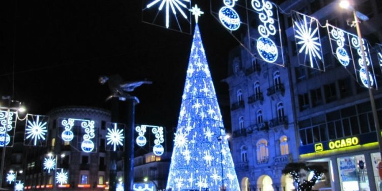 El árbol de Navidad de la Porta do Sol de Vigo ascenderá hasta los 31 metros